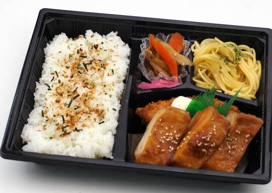 鶏照り焼き&白身フライ弁当 商品番号：71856